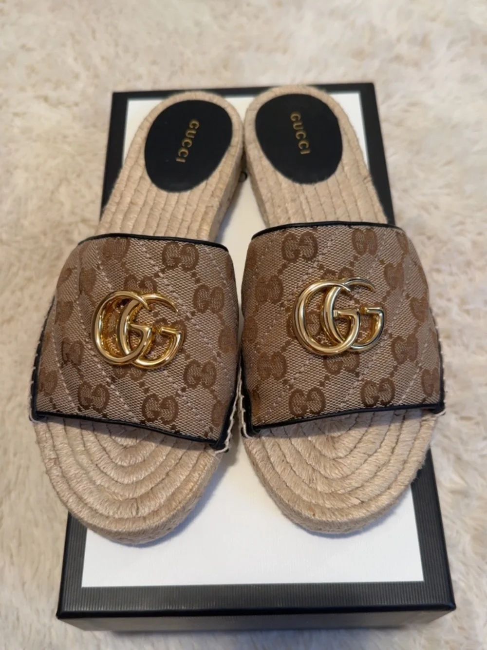 **Gucci GG Matelassé Canvas Espadrille Slide Sandals Size 38 Worn Once**
